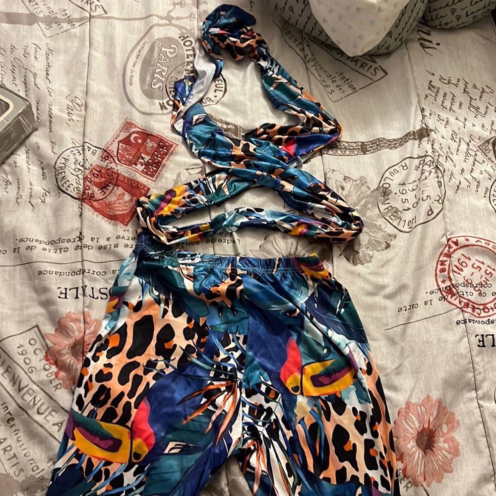 2 piece multi color outfit with top that ties